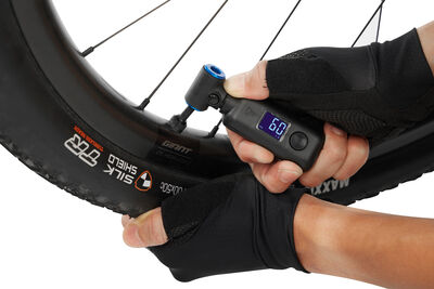 GIANT Control Digital Gauge click to zoom image