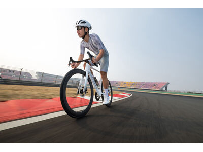 GIANT Pursuit Mips Helmet Matt White click to zoom image