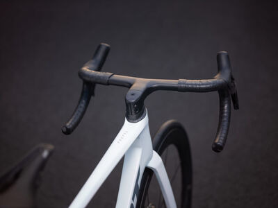 GIANT Contact SLR 0 Aero Integrated Handlebar click to zoom image