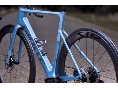 GIANT Gavia Course 700x28c click to zoom image