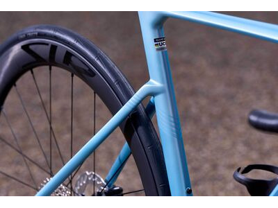 GIANT Gavia Course 700x30c click to zoom image