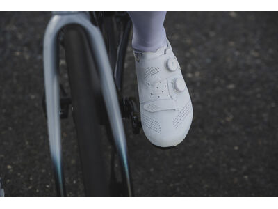 GIANT Surge Pro Shoe White click to zoom image