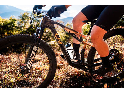 LIV Pique Advanced SL 0 Raw Carbon / Steampunk click to zoom image