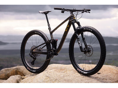 LIV Pique Advanced 29 1 Raw Carbon click to zoom image