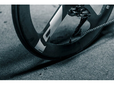 Cadex Aero 4 Spoke 1K Tubeless Disc-Brake DB FW click to zoom image