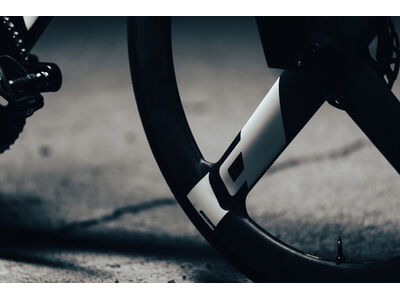 Cadex Aero 4 Spoke 1K Tubeless Disc-Brake DB RW HG & XDR click to zoom image