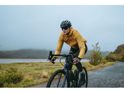 MADISON Roam Women's Lightweight Windproof Packable Jacket, golden yellow click to zoom image